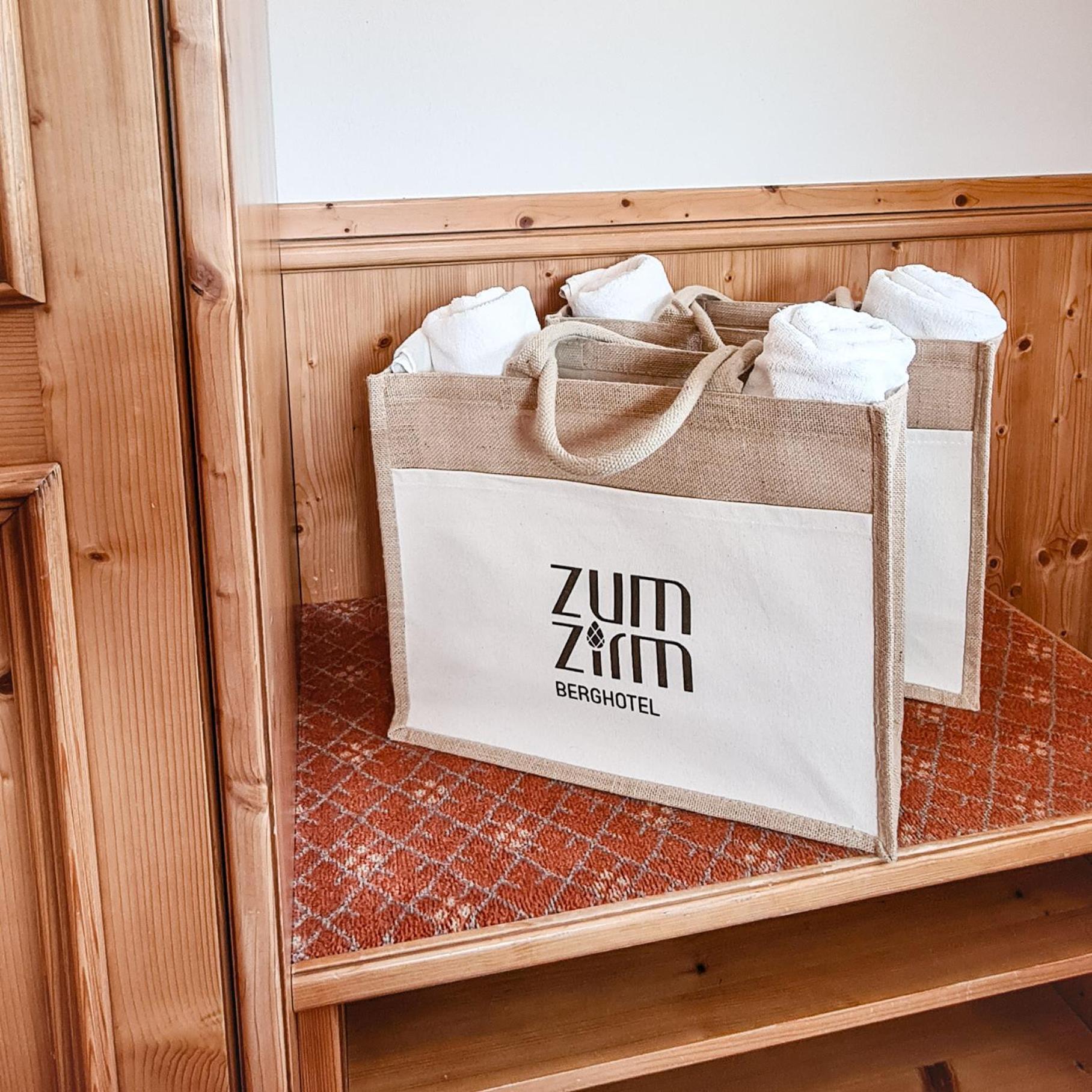 Berghotel Zum Zirm コッラルボ エクステリア 写真