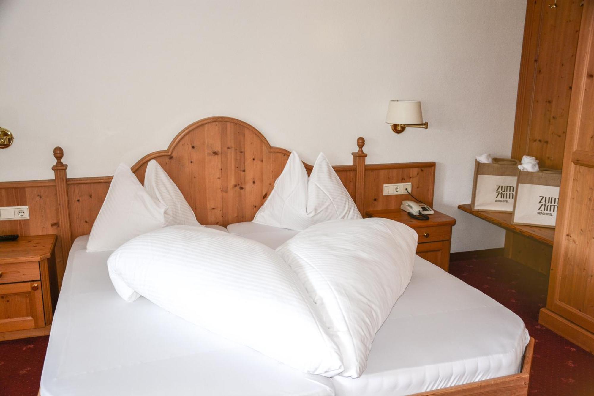 Berghotel Zum Zirm コッラルボ エクステリア 写真