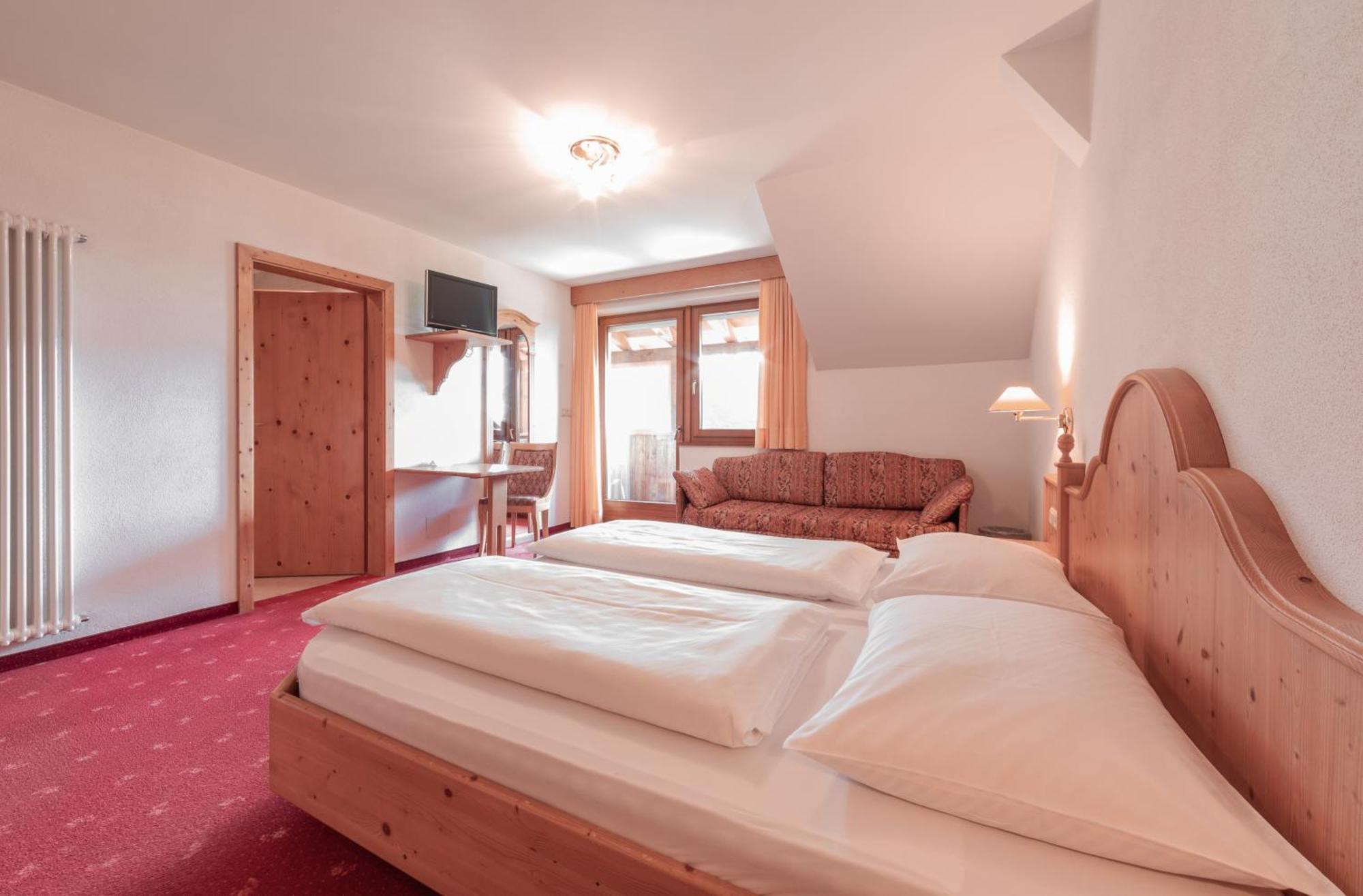 Berghotel Zum Zirm コッラルボ エクステリア 写真