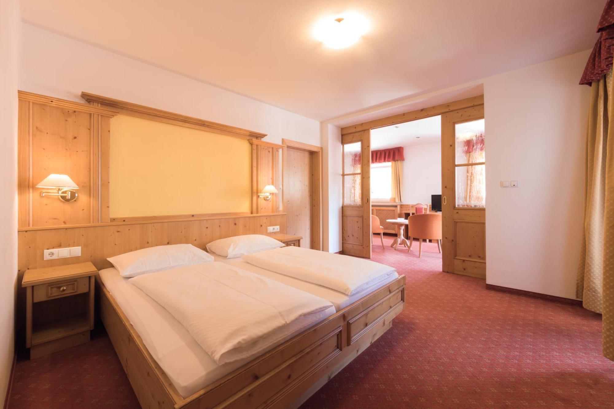 Berghotel Zum Zirm コッラルボ エクステリア 写真
