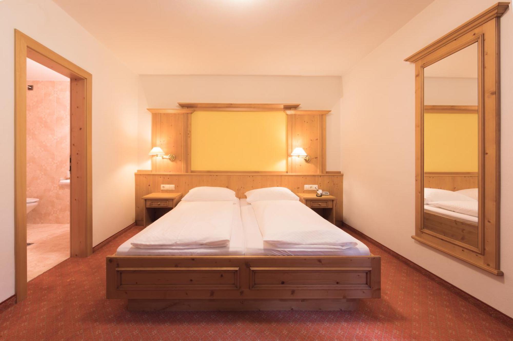 Berghotel Zum Zirm コッラルボ エクステリア 写真