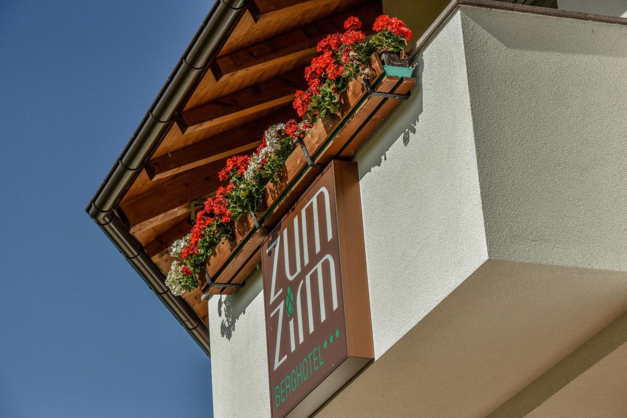 Berghotel Zum Zirm コッラルボ エクステリア 写真